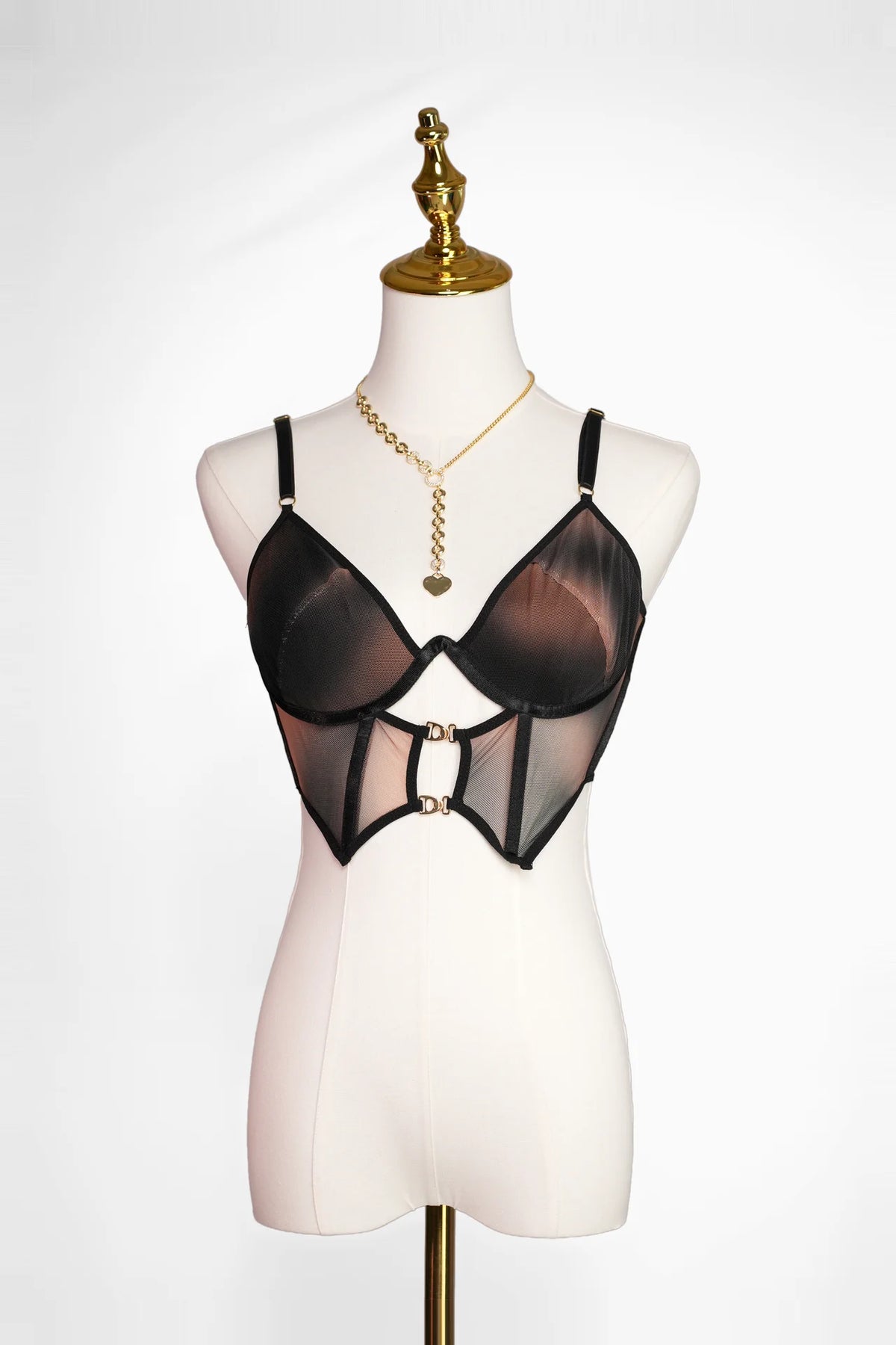 Arioma modelo 30, Negro. Maniquí · Vista principal