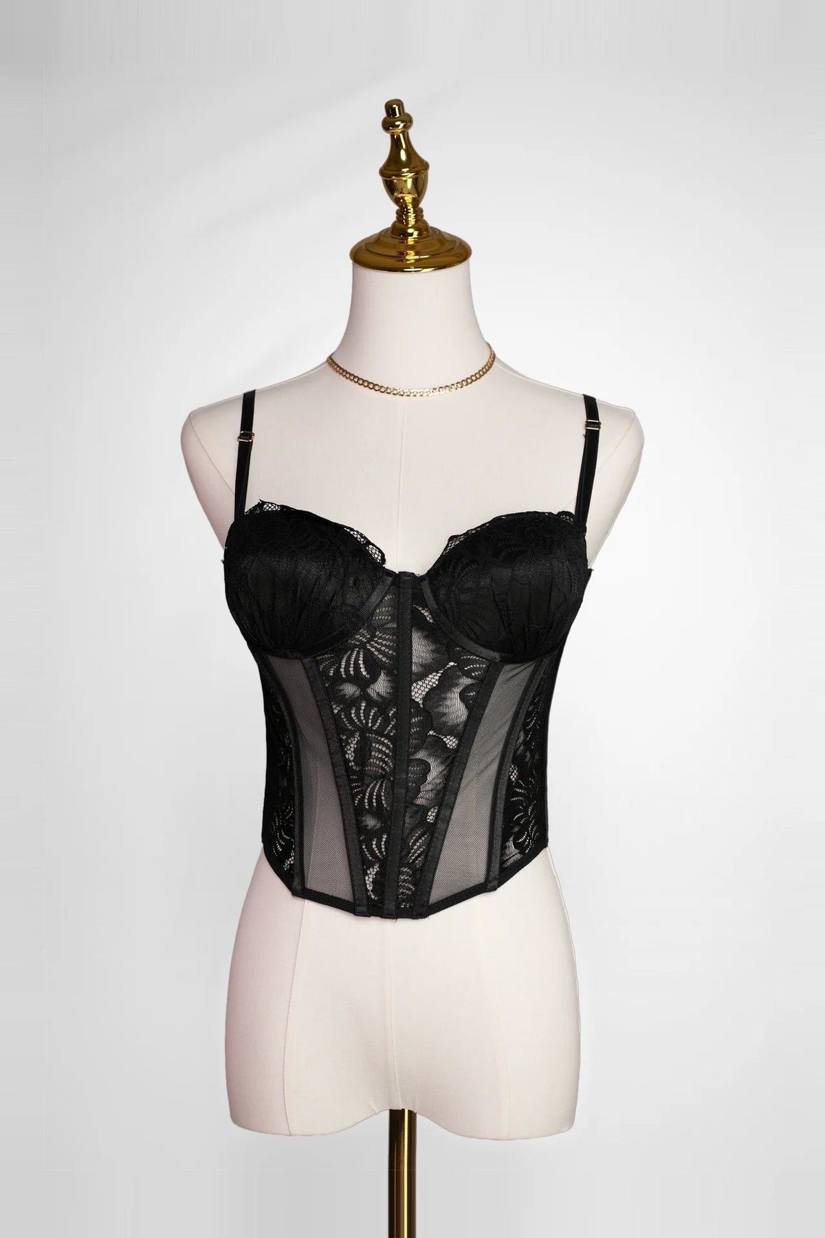 Arioma modelo 33, Negro · encaje de hojas. Maniquí · Vista principal