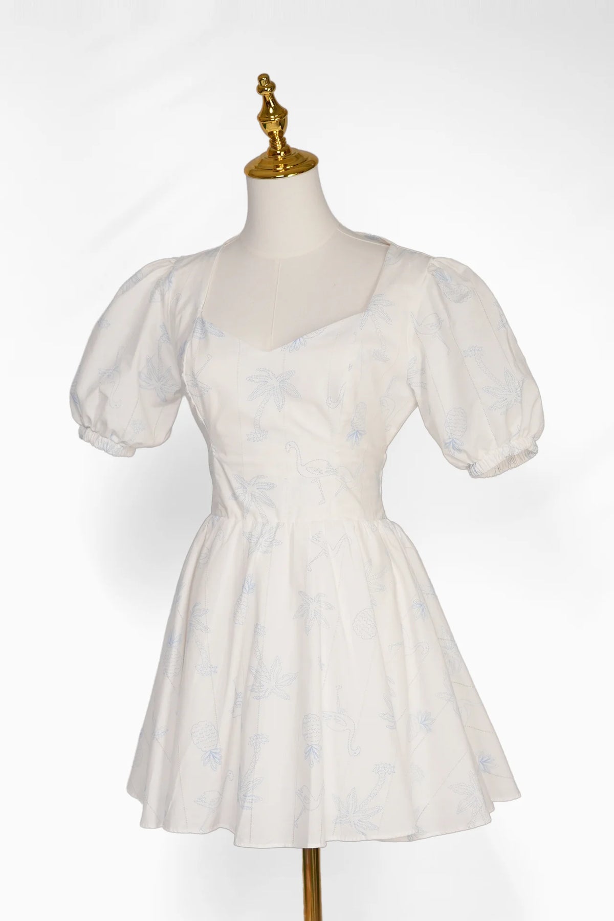 Arioma modelo 02, Blanco. Maniquí · Vista principal