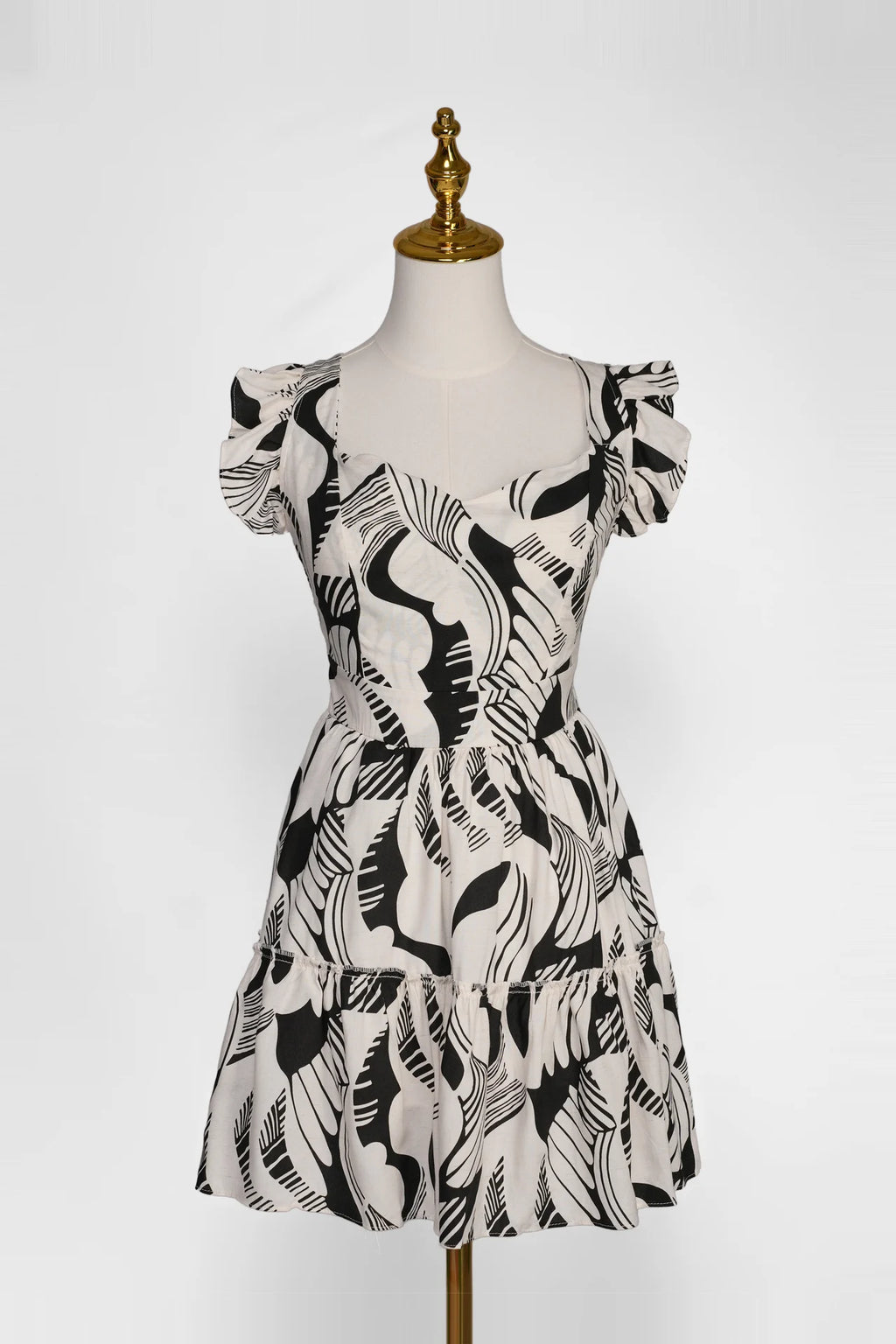 Arioma modelo 05, Negro y blanco. Maniquí · Vista principal