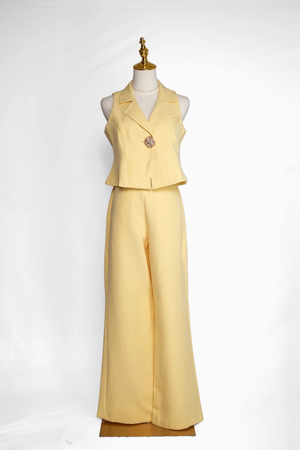 Arioma modelo 28, Amarillo. Maniquí · Vista principal