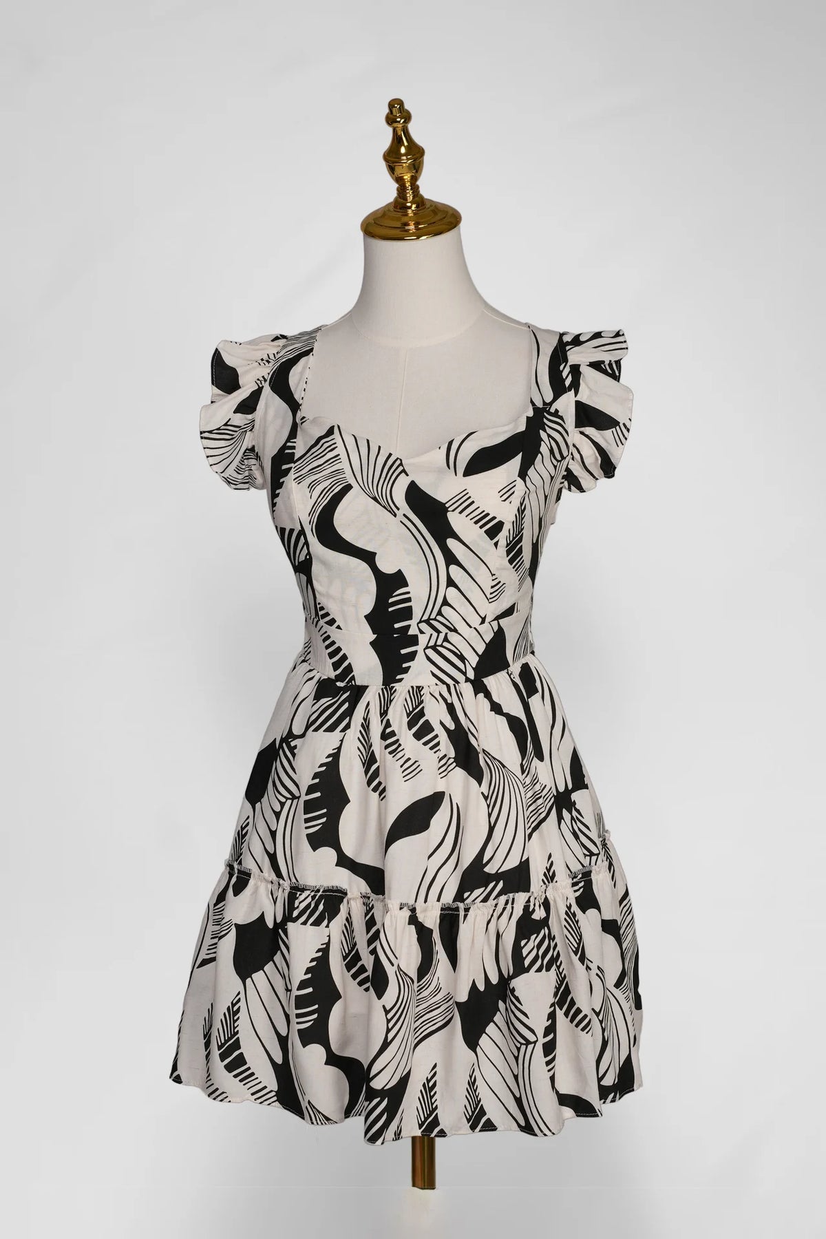 Arioma modelo 05, Negro y blanco. Maniquí · Ángulo 02