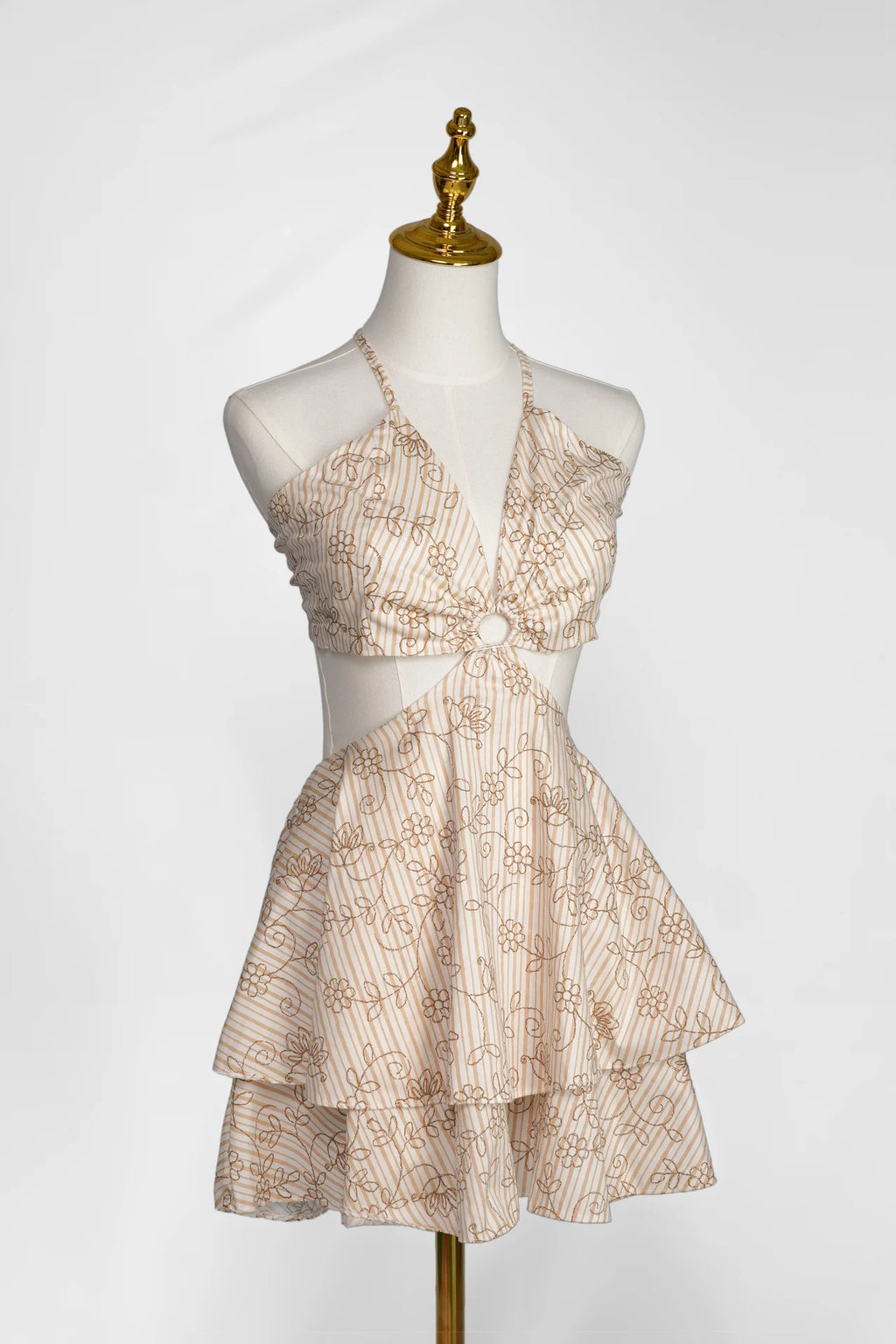 Arioma modelo 11, Geométrico beige. Maniquí · Ángulo 02
