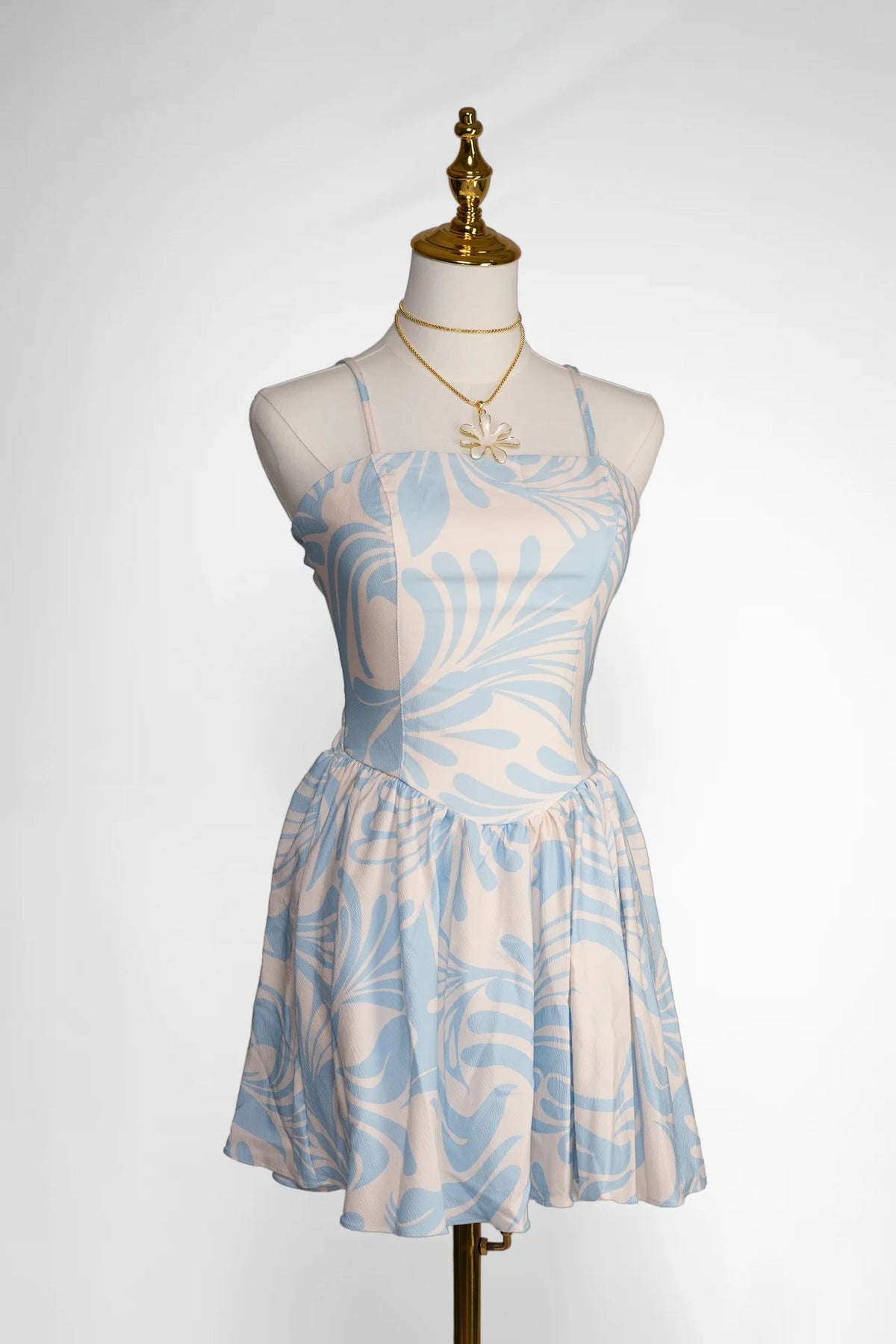 Arioma modelo 24, Azul y blanco. Maniquí · Ángulo 02