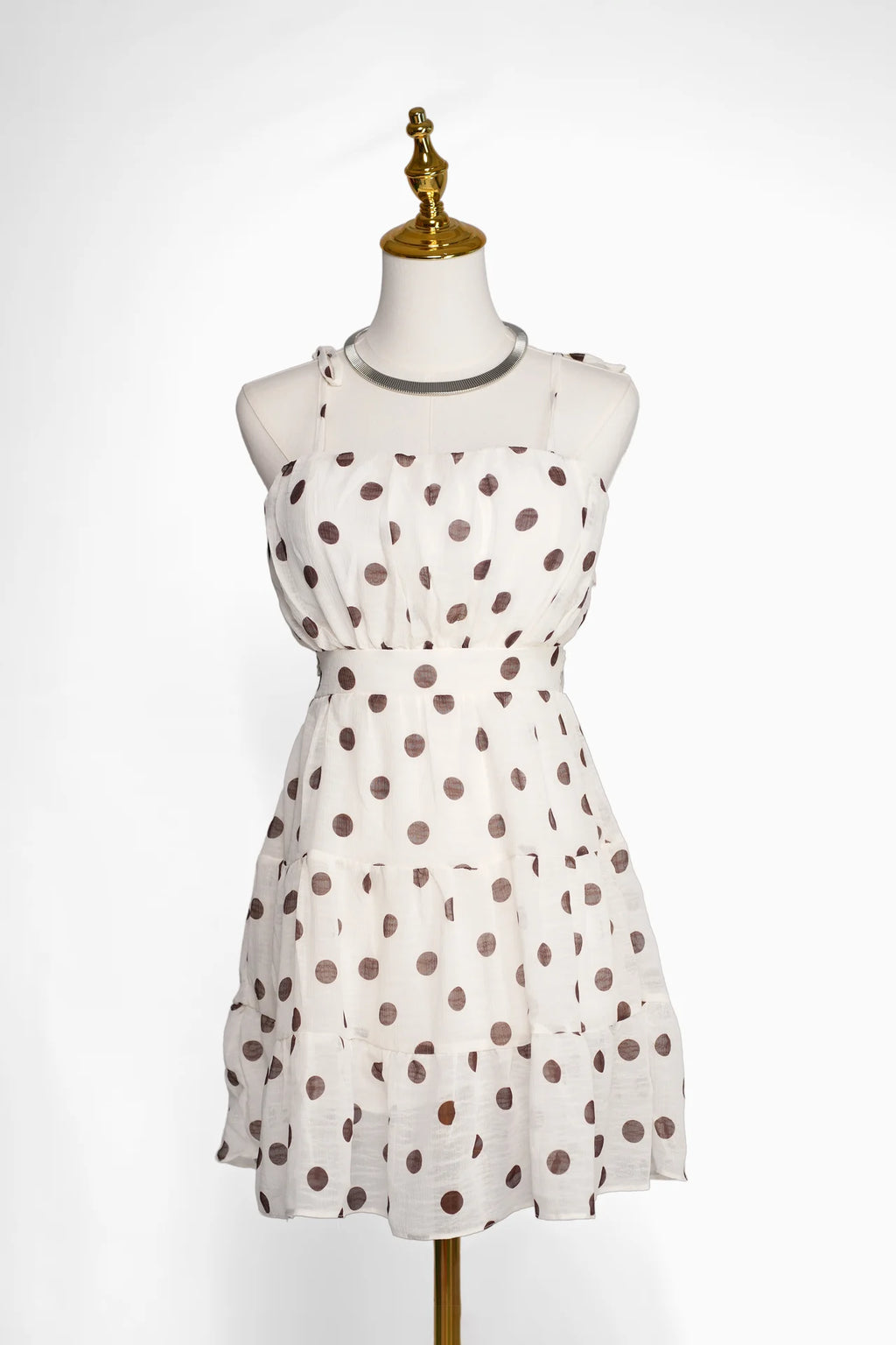 Arioma modelo 25, Blanco con lunares marrones. Maniquí · Ángulo 02