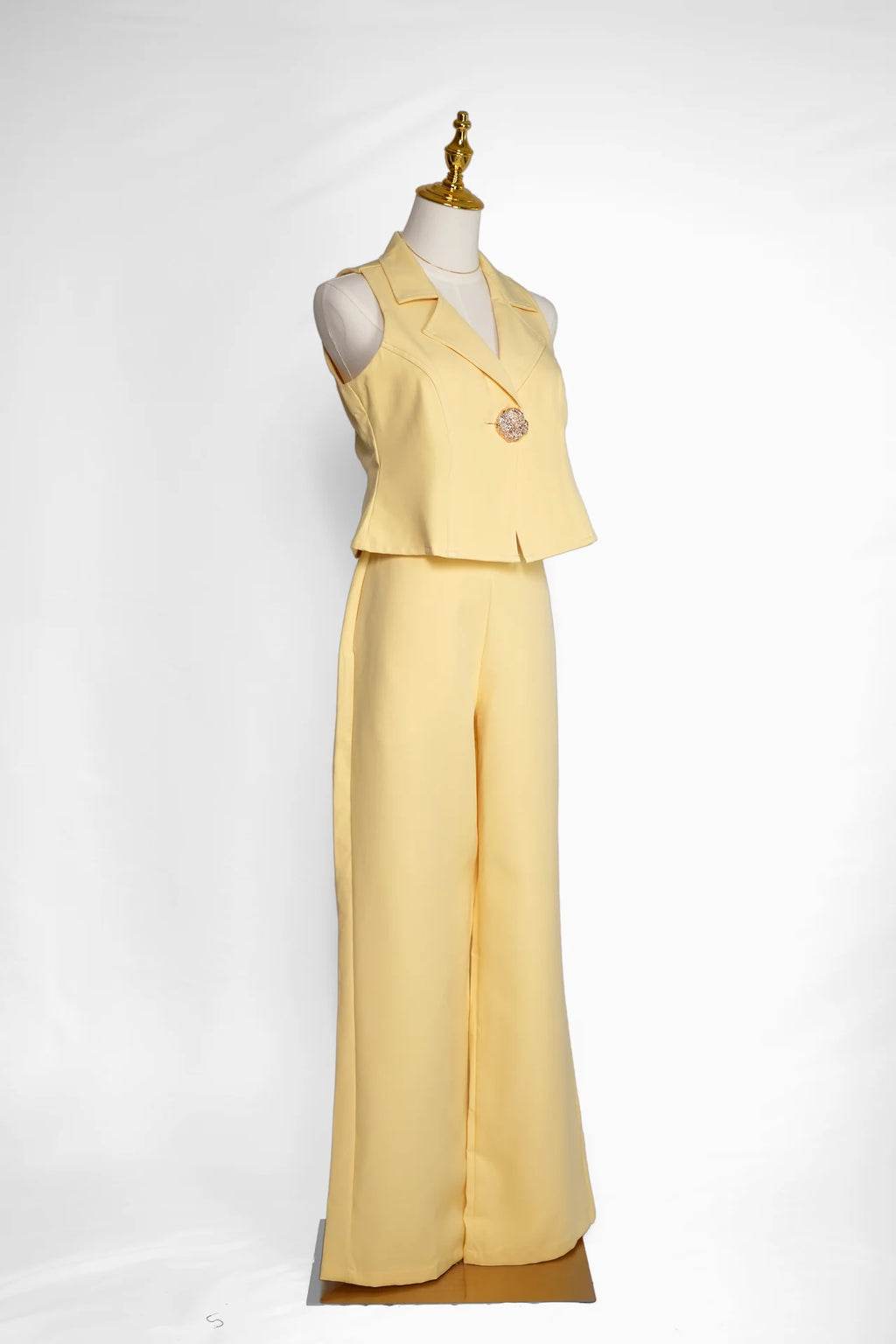 Arioma modelo 28, Amarillo. Maniquí · Ángulo 02