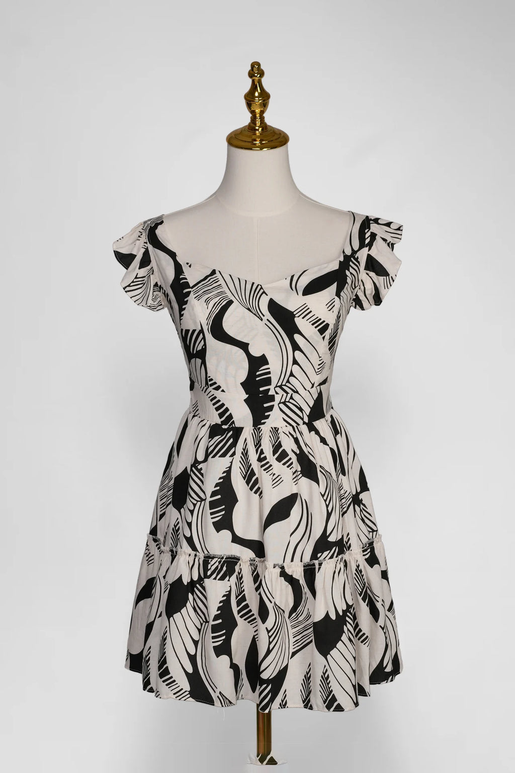 Arioma modelo 05, Negro y blanco. Maniquí · Ángulo 03