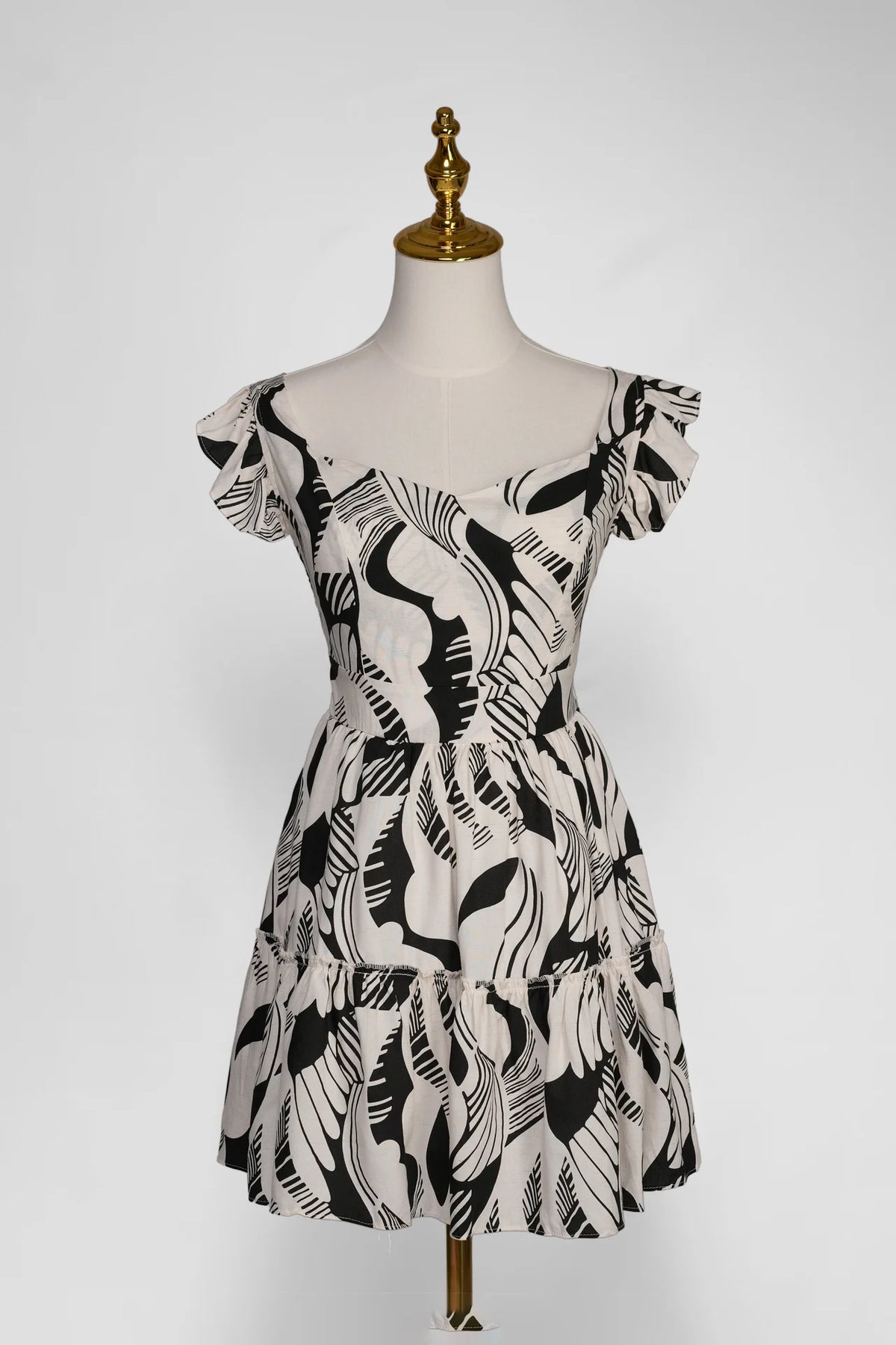 Arioma modelo 05, Negro y blanco. Maniquí · Ángulo 03