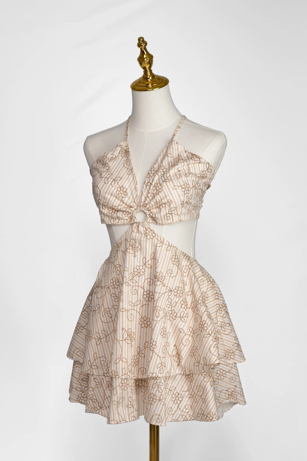 Arioma modelo 11, Geométrico beige. Maniquí · Ángulo 03