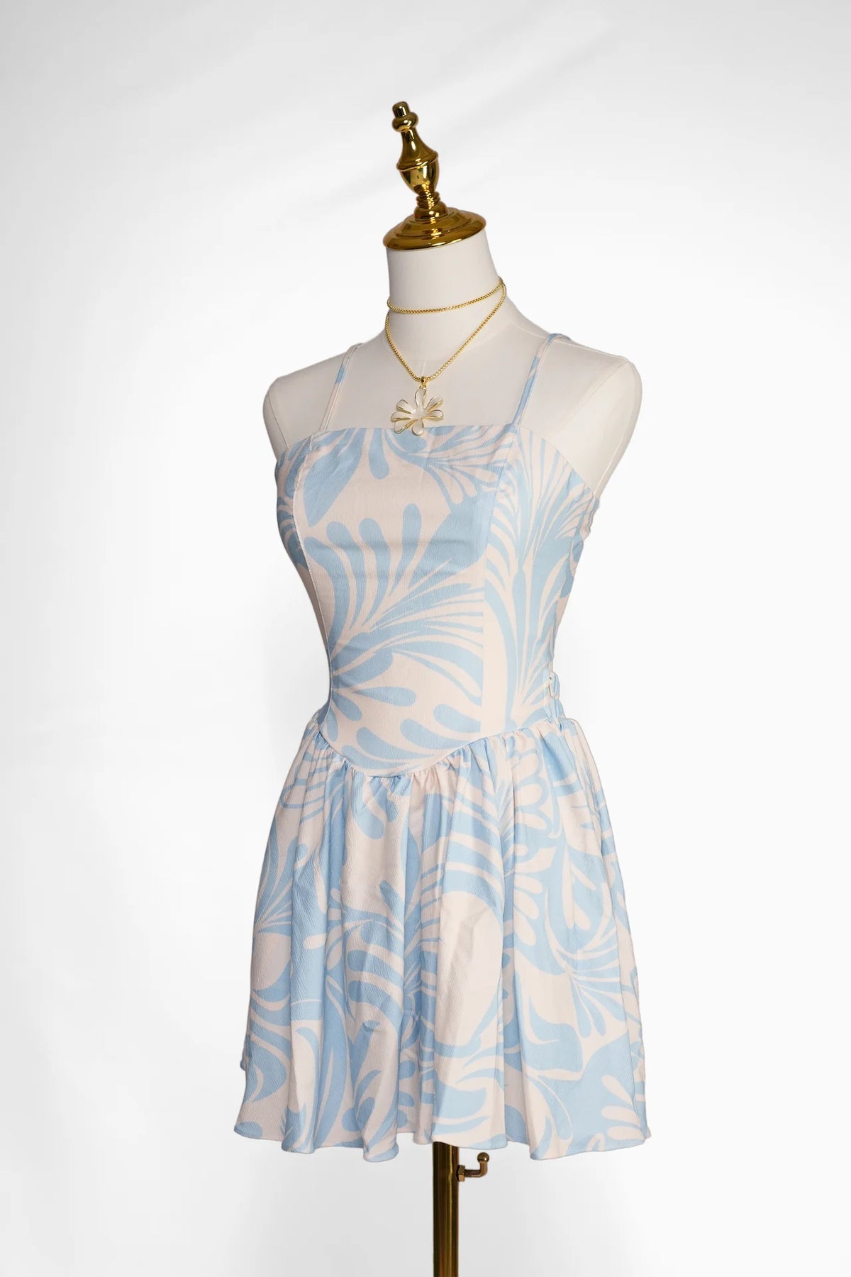 Arioma modelo 24, Azul y blanco. Maniquí · Ángulo 03