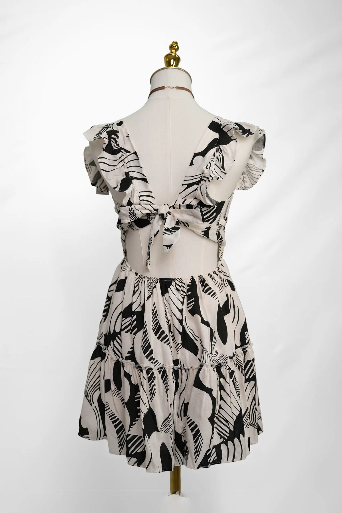 Arioma modelo 05, Negro y blanco. Maniquí · Espalda